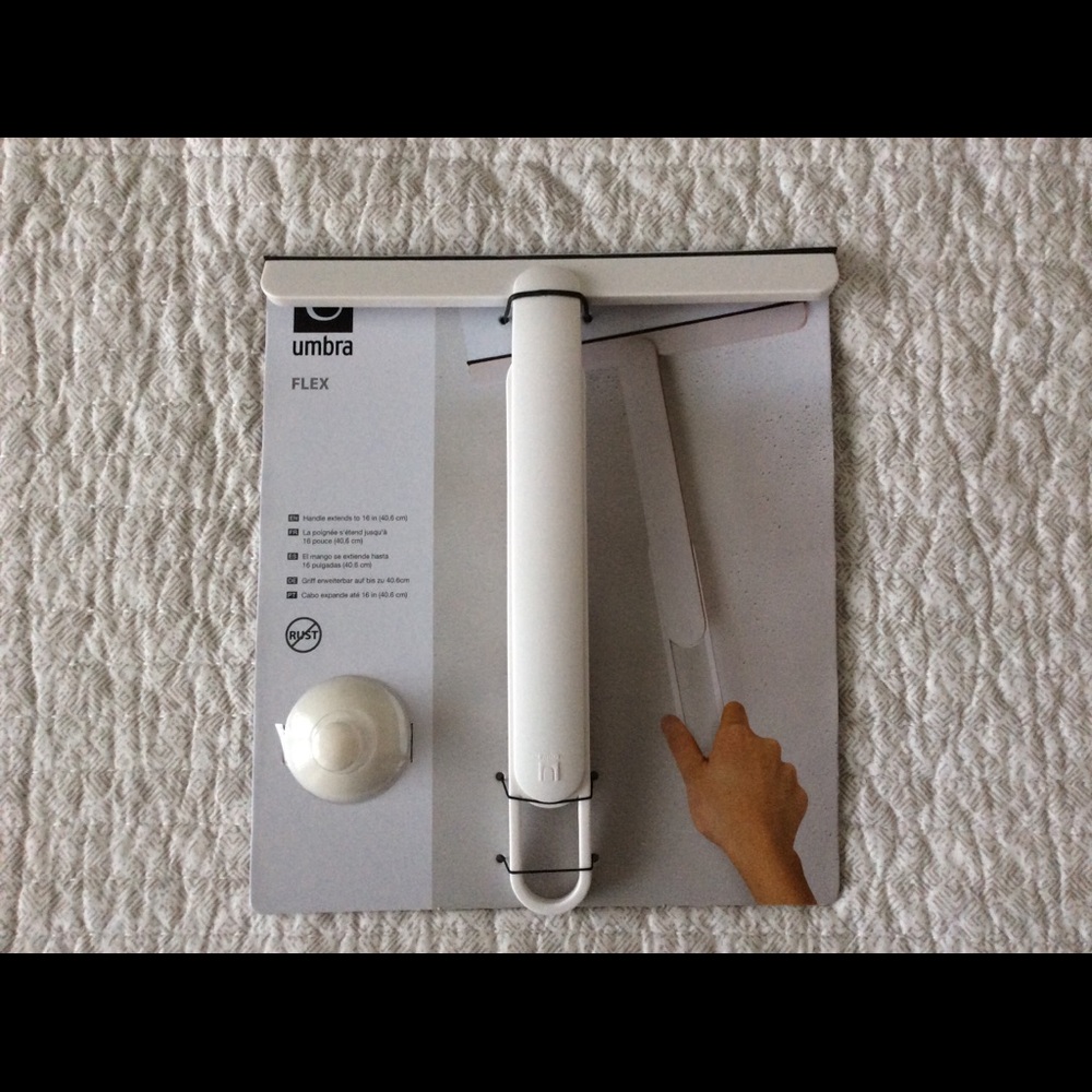 🍏SOLD🍏 
New - UMBRA Shower Squeegee